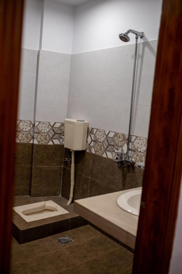 Regal Residency Otel Rawalpindi Dış mekan fotoğraf