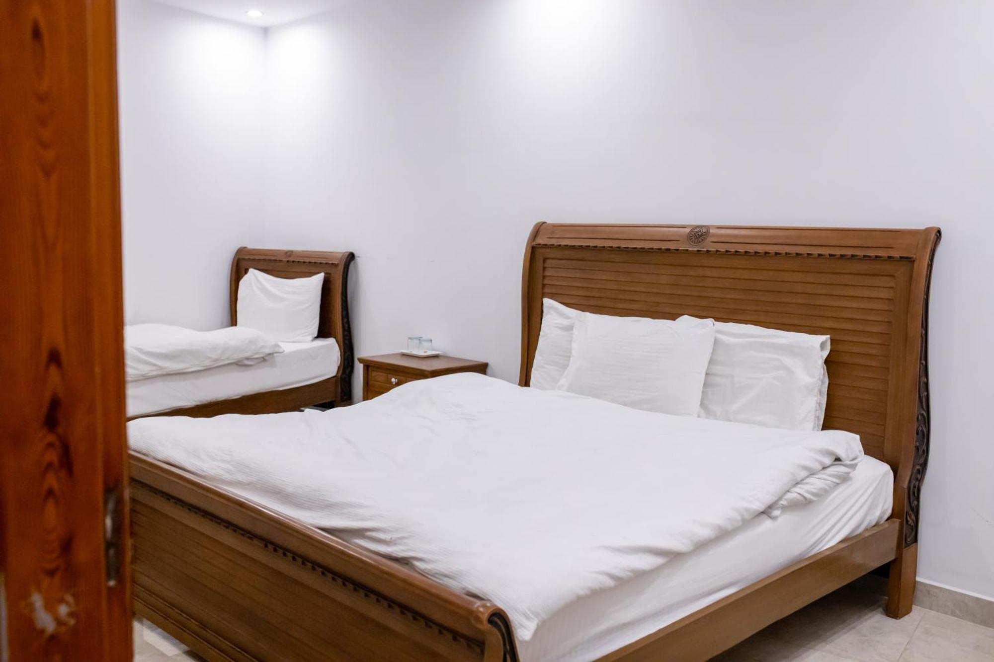 Regal Residency Otel Rawalpindi Dış mekan fotoğraf